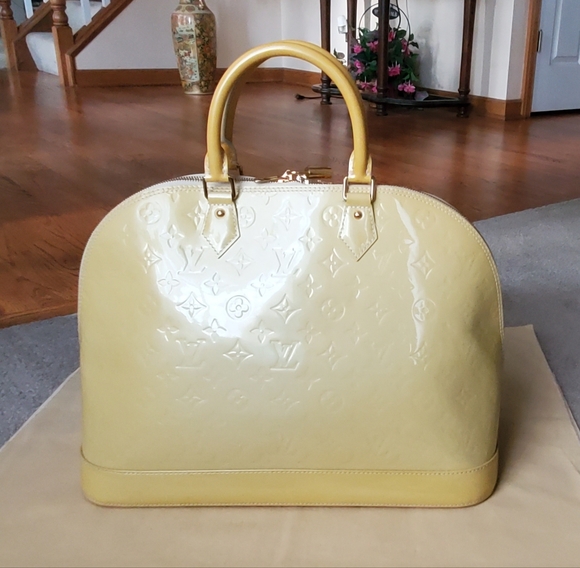 Louis Vuitton Alma GM Blanc Corail Vernis - Picture 1 of 16